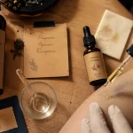 Arnica huiles essentielles : macérat, friction ou crème sur peau bleue